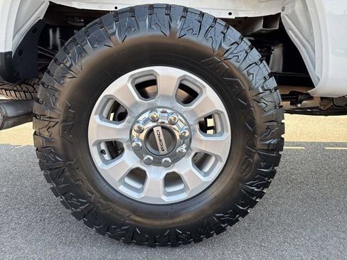 Used 2024 Ford F250 XLT w/ FX4 Off-Road Package AWD/4WD image 12
