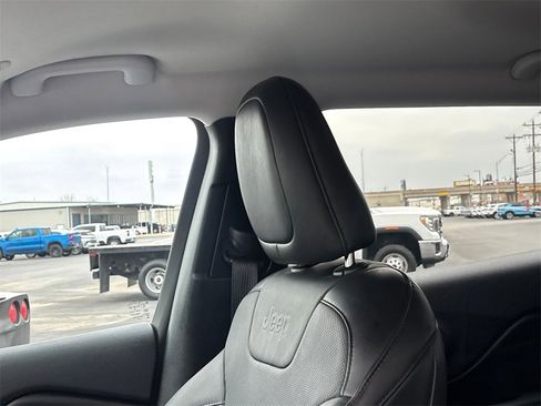 Used 2020 Jeep Cherokee Limited image 11