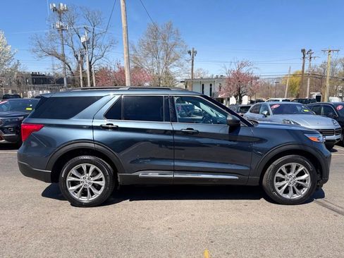 Used 2023 Ford Explorer XLT w/ Equipment Group 202A AWD/4WD image 7