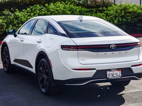 Certified 2023 Toyota Crown XLE image 5