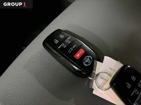 Used 2023 Toyota Sienna XLE w/ XLE Plus Package AWD/4WD image 15