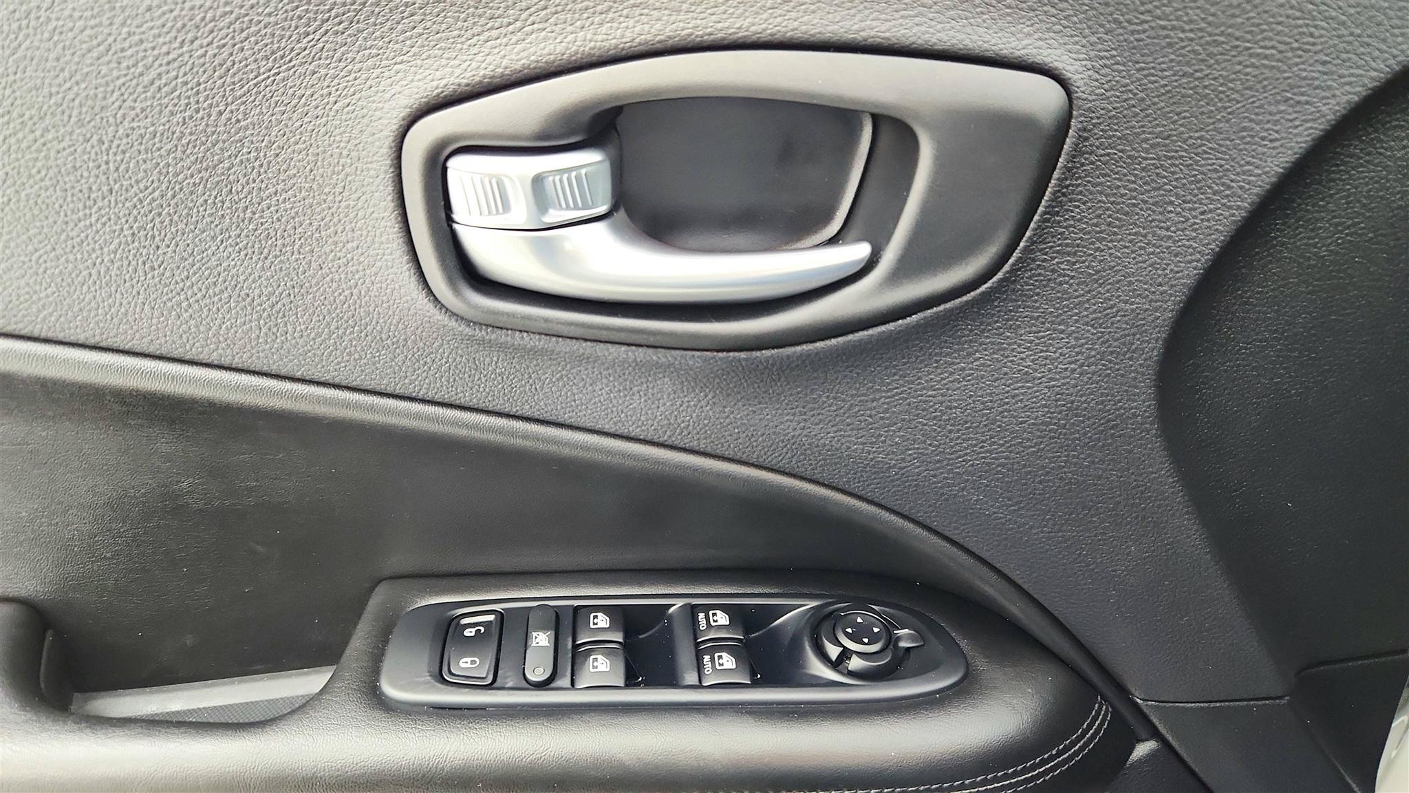 Used 2021 Jeep Compass Latitude AWD/4WD image 39
