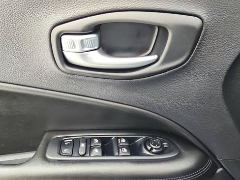 Used 2021 Jeep Compass Latitude AWD/4WD image 39