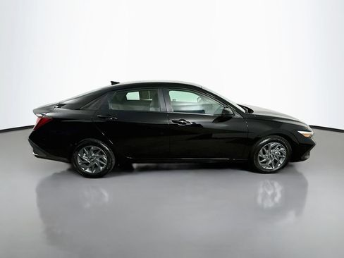 Used 2024 Hyundai Elantra SEL FWD image 7