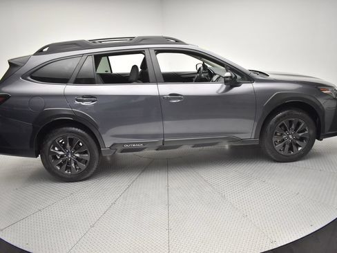 Used 2025 Subaru Outback Onyx Edition AWD/4WD image 4