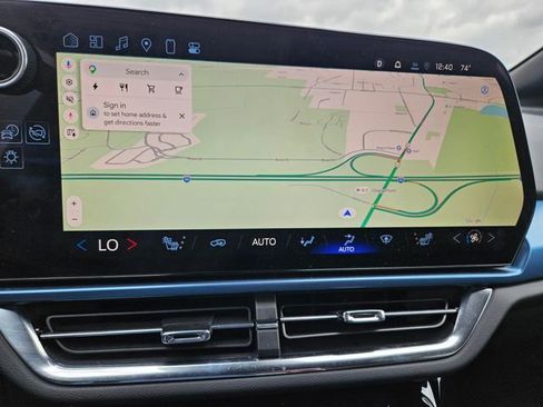 Used 2025 Chevrolet Equinox EV LT w/ Convenience Package image 11