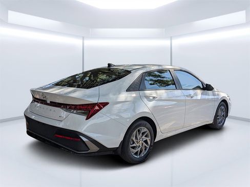 New 2025 Hyundai Elantra Blue image 3