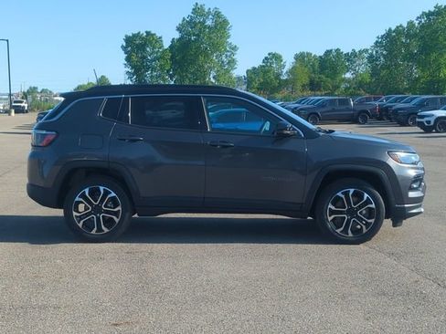 Used 2023 Jeep Compass Limited AWD/4WD image 2