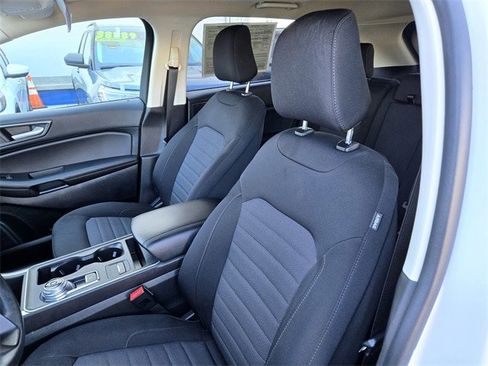 Certified 2024 Ford Edge SE w/ Black Appearance Package image 12