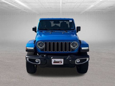 Used 2025 Jeep Wrangler Unlimited Sahara AWD/4WD image 9