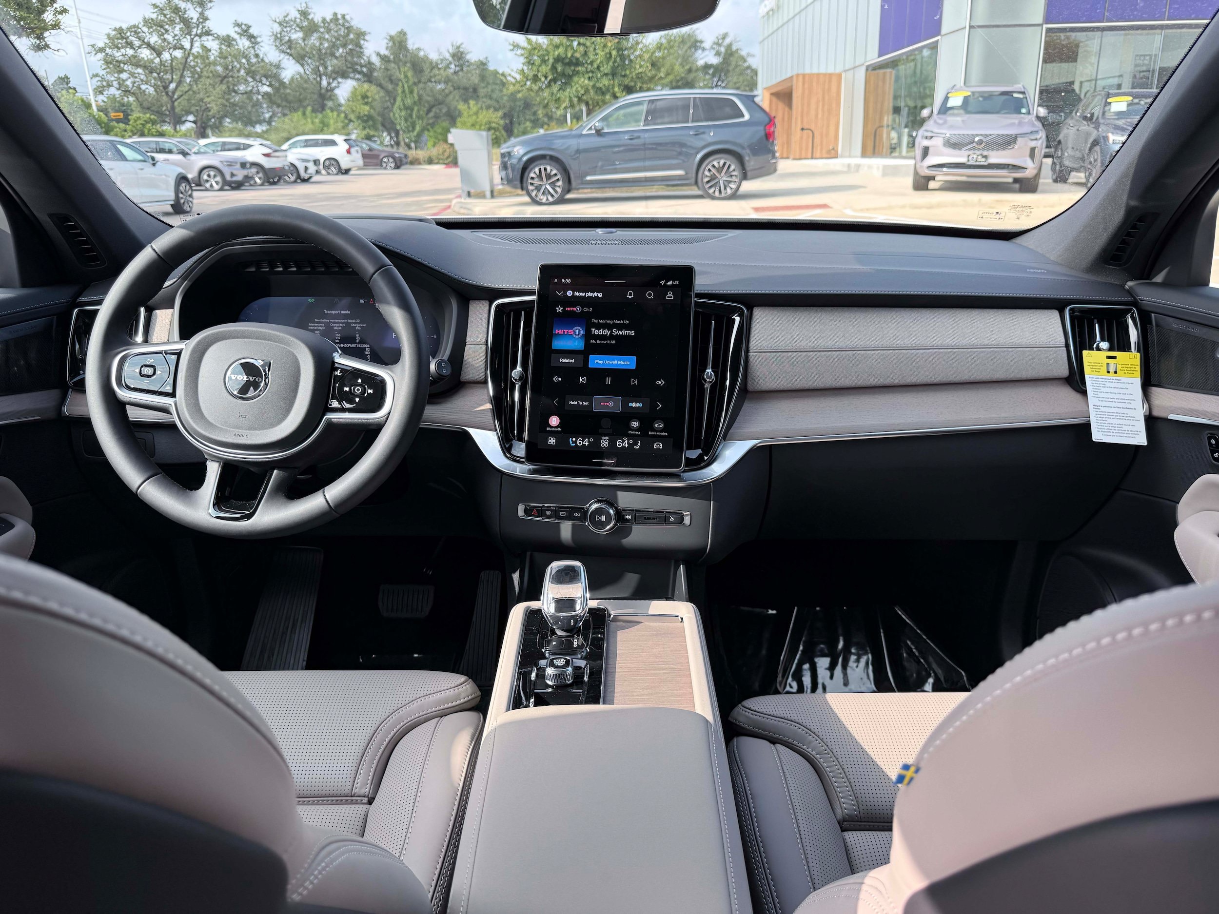 New 2026 Volvo XC90 T8 Ultra w/ Protection Package Premier AWD/4WD image 18