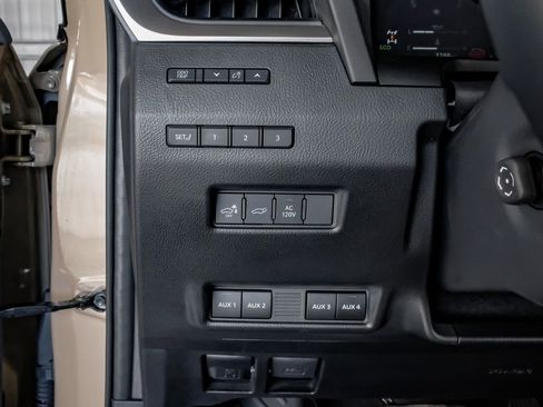 Used 2025 Lexus GX 550 image 27