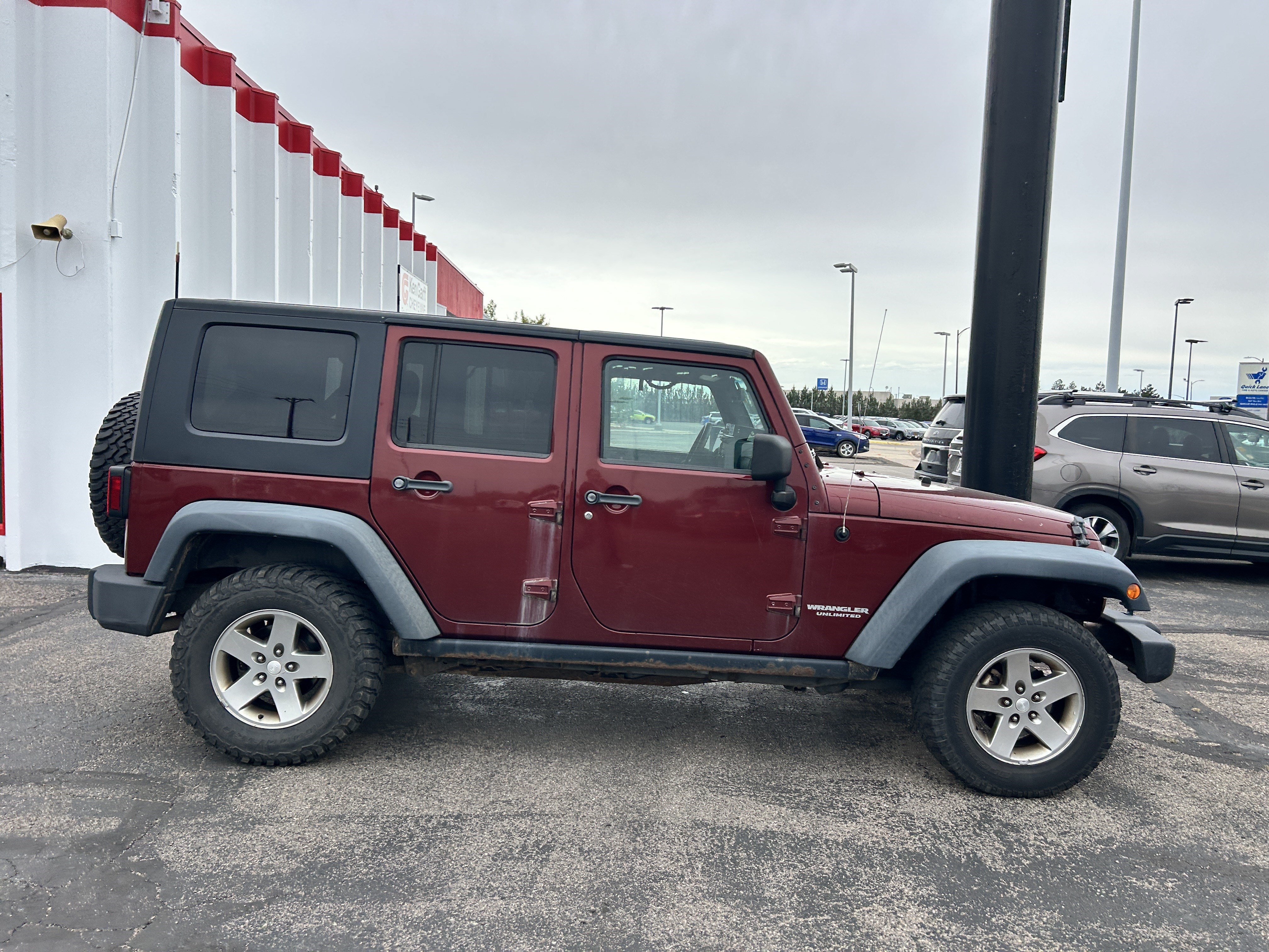 Used 2010 Jeep Wrangler Unlimited Rubicon AWD/4WD image 6
