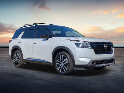 Certified 2025 Nissan Pathfinder Platinum w/ Black Appearance Package FWD image 1