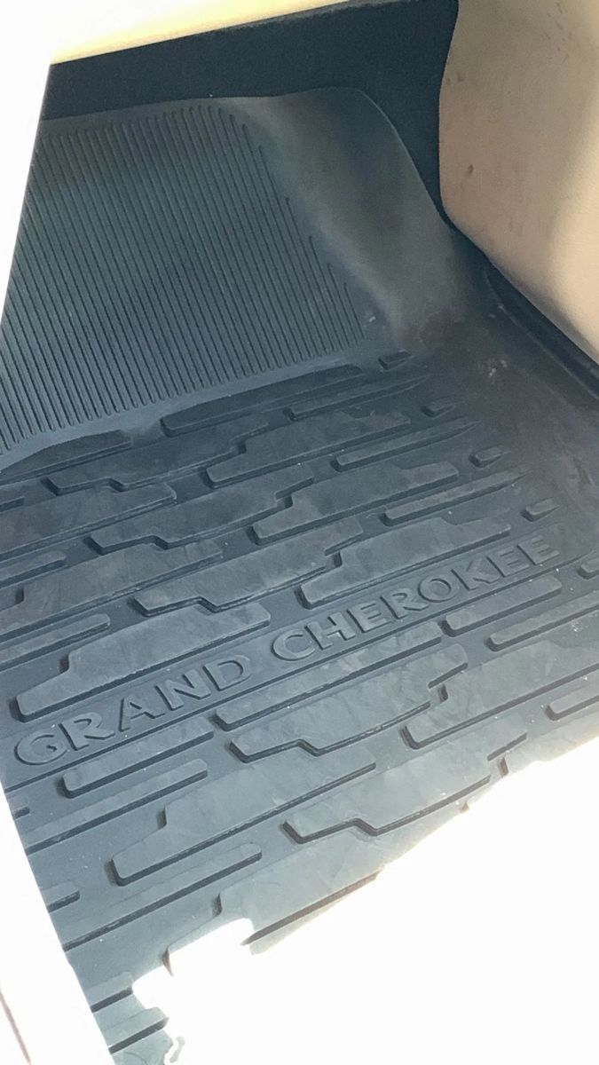 Used 2019 Jeep Grand Cherokee Limited AWD/4WD image 32