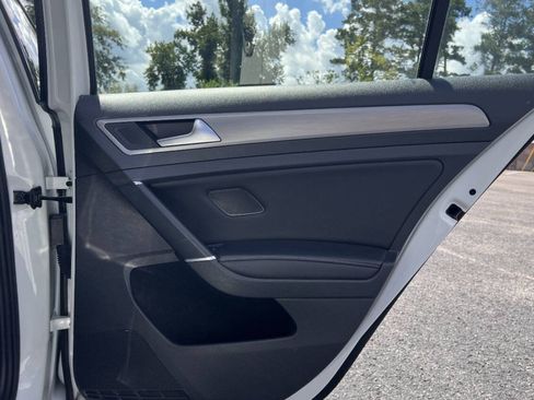 Used 2017 Volkswagen Golf Wolfsburg Edition FWD image 18