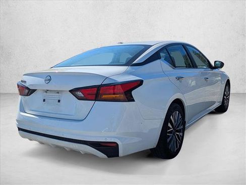 Used 2025 Nissan Altima 2.5 SV image 5