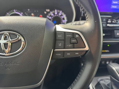 Used 2023 Toyota Highlander Bronze Edition image 22