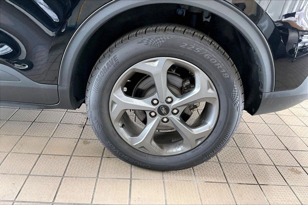 Used 2025 Ford Escape ST-Line Select AWD/4WD image 30