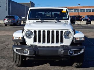 Used 2023 Jeep Gladiator Overland video 2