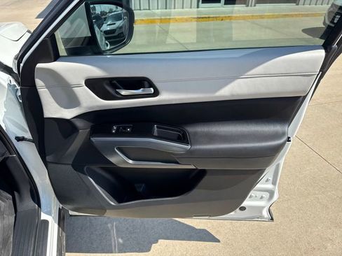 Used 2024 Nissan Pathfinder SL AWD/4WD image 22