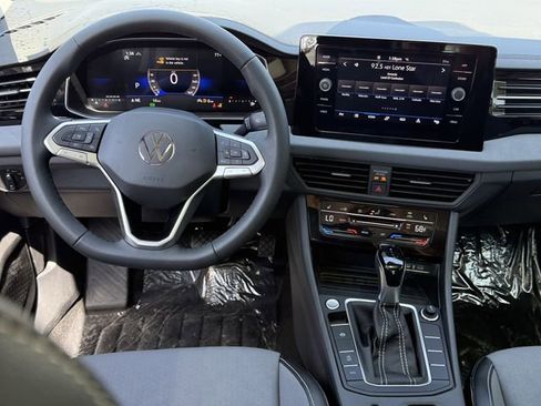 New 2026 Volkswagen Jetta SE FWD image 10