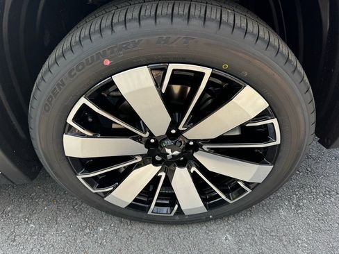 New 2025 Mitsubishi Outlander AWD image 9