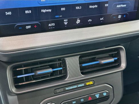 Used 2025 Ford Maverick Lobo AWD/4WD image 16