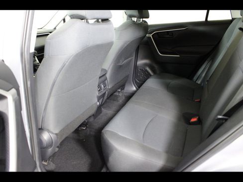 Used 2022 Toyota RAV4 LE FWD image 13