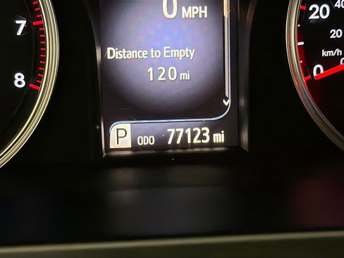 Used 2017 Toyota Camry SE image 8