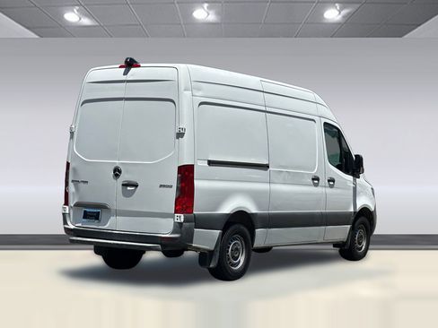 Used 2022 Mercedes-Benz Sprinter 2500 image 8