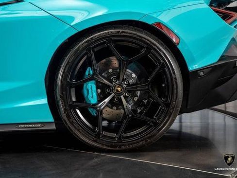 Used 2025 Lamborghini Revuelto AWD/4WD image 18