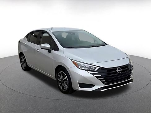 Used 2025 Nissan Versa SV FWD image 3