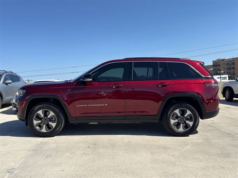 Used 2024 Jeep Grand Cherokee Limited 4xe w/ Luxury Tech Group II image 9