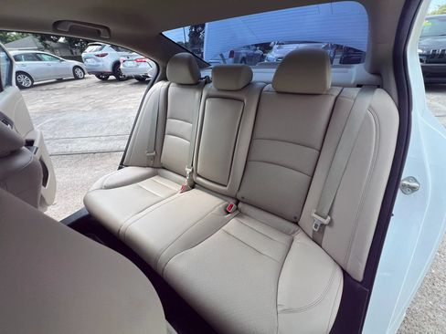 Used 2017 Honda Accord Touring image 14