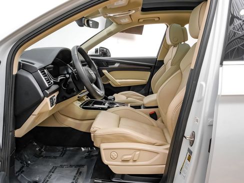 Used 2021 Audi Q5 Prestige w/ Prestige Package image 4