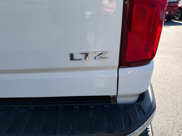 Used 2022 Chevrolet Silverado 2500 LTZ w/ LTZ Premium Package AWD/4WD image 15