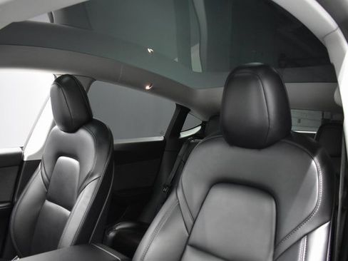 Used 2022 Tesla Model Y Performance image 16