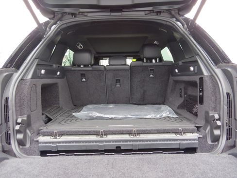 Used 2023 Land Rover Range Rover SE image 14