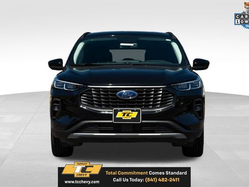 Used 2025 Ford Escape Platinum AWD/4WD image 2