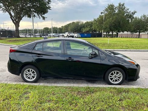 Used 2021 Toyota Prius LE FWD image 7