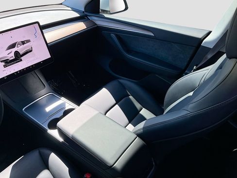 Used 2024 Tesla Model Y Performance AWD/4WD image 22