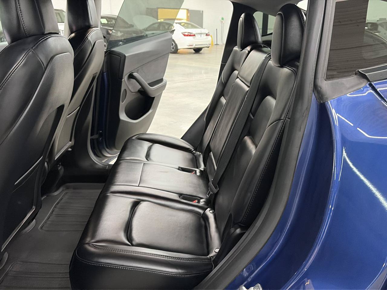 Used 2022 Tesla Model Y Long Range AWD/4WD image 27