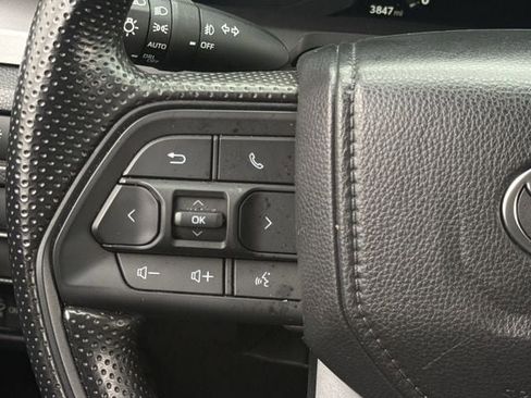 Used 2025 Toyota Tacoma SR5 AWD/4WD image 15