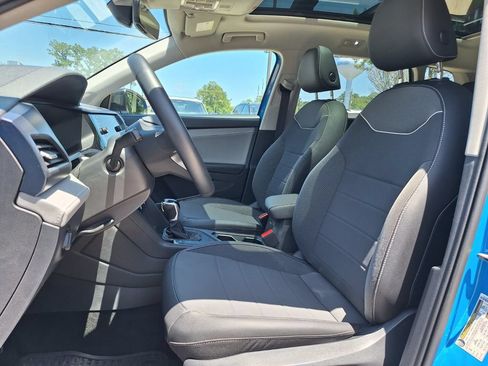 Certified 2024 Volkswagen Taos SE w/ Panoramic Sunroof Package FWD image 14