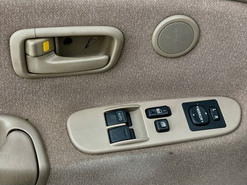 Used 2000 Toyota Tundra SR5 w/ Convenience Pkg RWD image 15