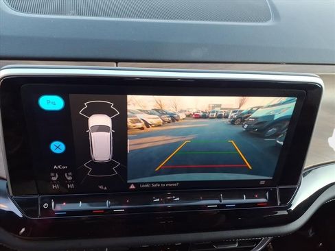 Used 2024 Volkswagen Atlas SE image 23