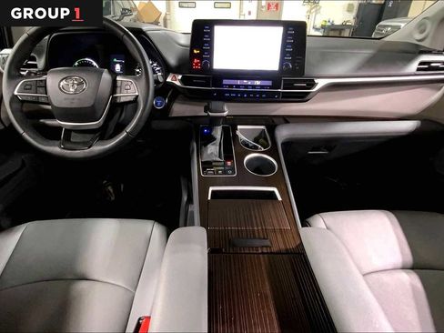 Used 2023 Toyota Sienna XLE w/ XLE Plus Package AWD/4WD image 16
