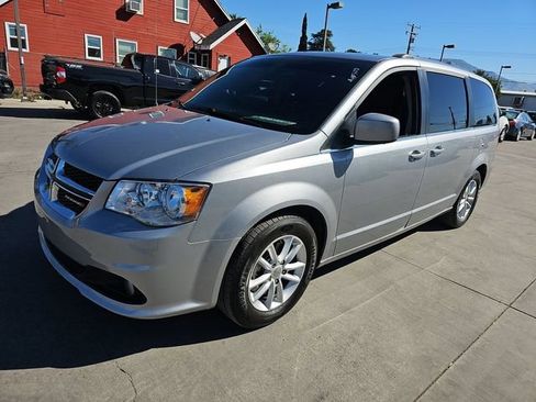 Used 2019 Dodge Grand Caravan SXT image 1