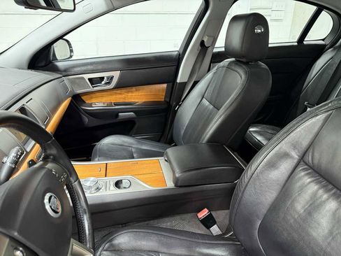 Used 2010 Jaguar XF Luxury image 12
